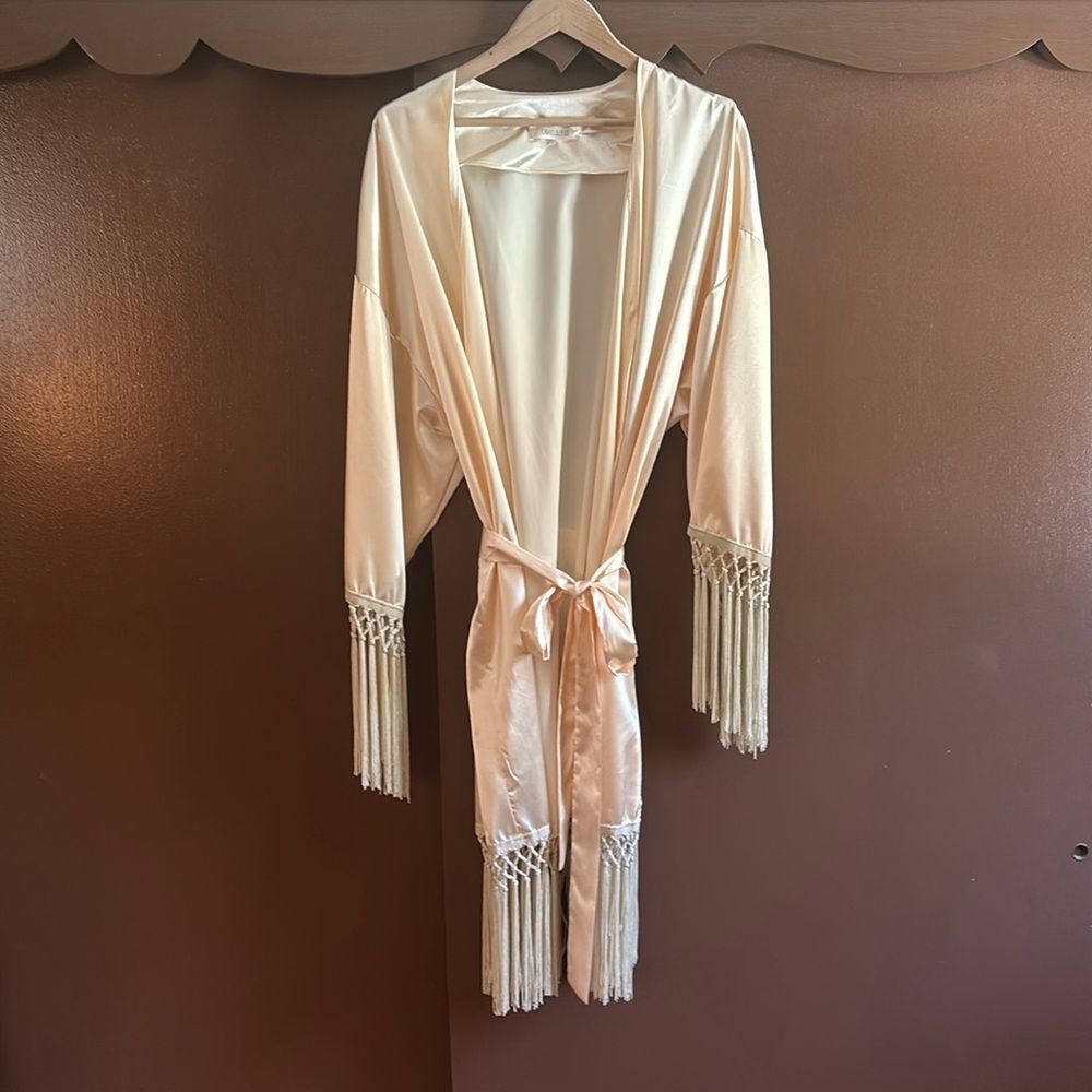 Camas Lilly Co Satin Robe Champagne Color Sheryl Vendela OS+